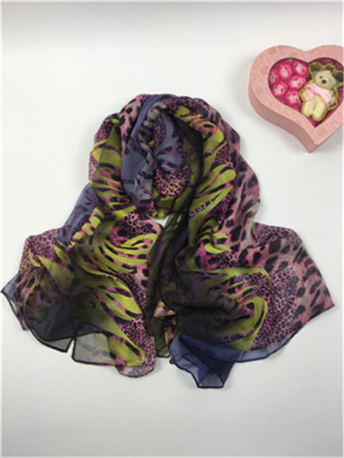 新款紫色豹纹仿真丝围巾